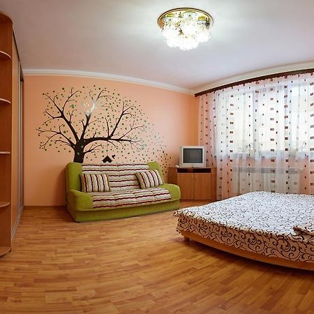 Ferienwohnung Babylon Apartmens On Zhukova Riwne Zimmer foto